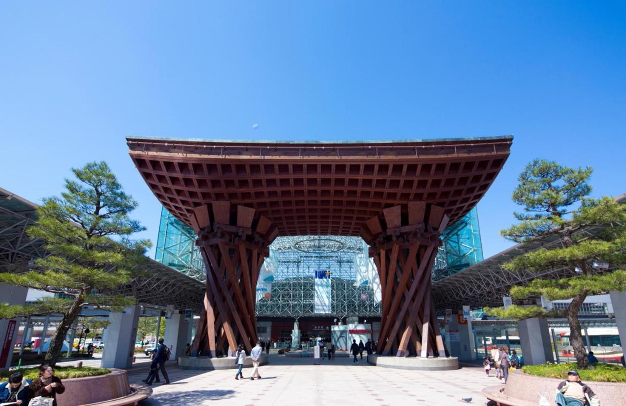 Kanazawa Tokyu Hotel Экстерьер фото The station entrance in 2015