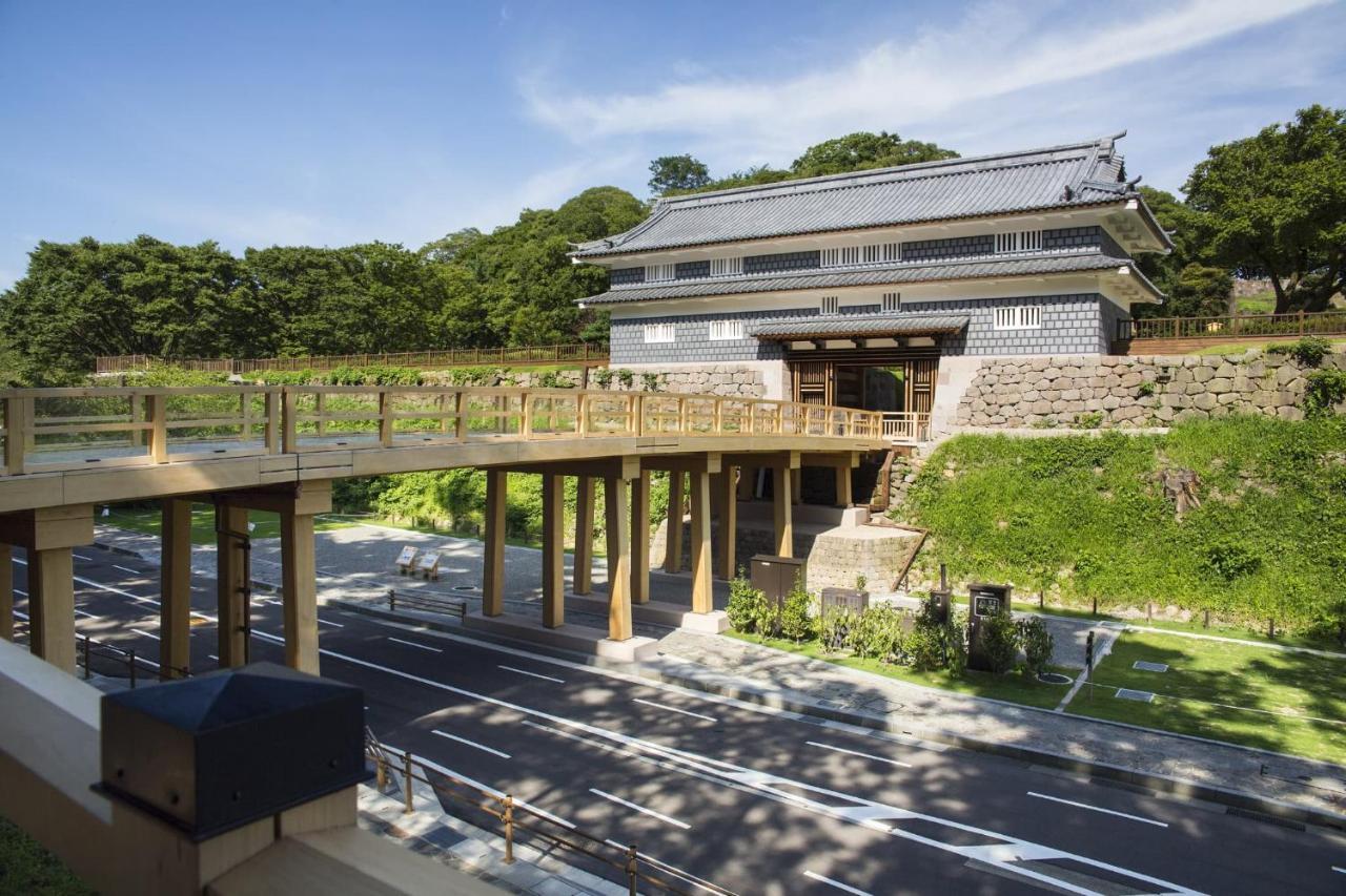 Kanazawa Tokyu Hotel Экстерьер фото The gate of the castle