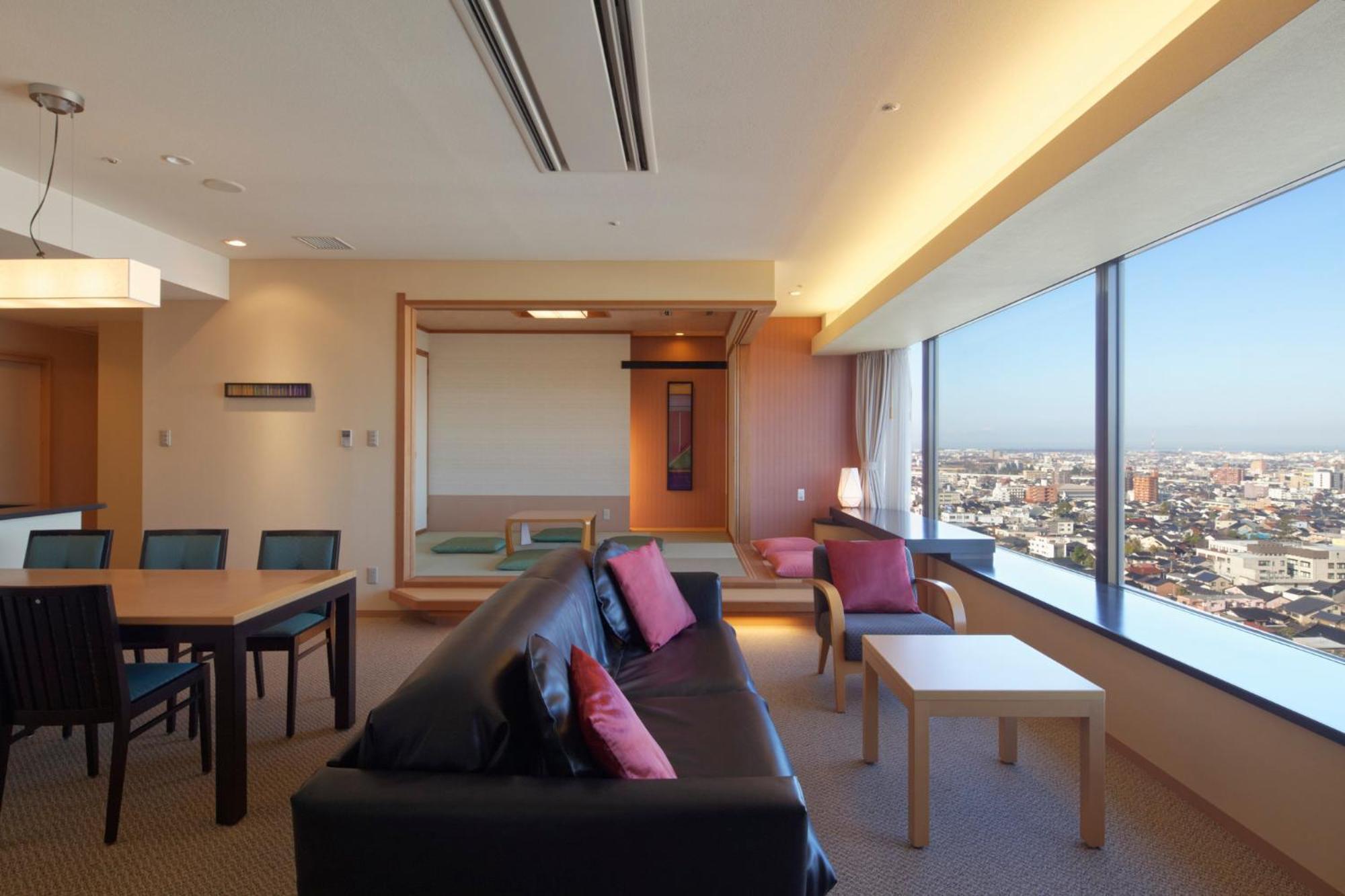 Kanazawa Tokyu Hotel Экстерьер фото A suite at the hotel