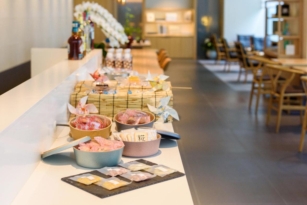 Kanazawa Tokyu Hotel Экстерьер фото A buffet at a restaurant